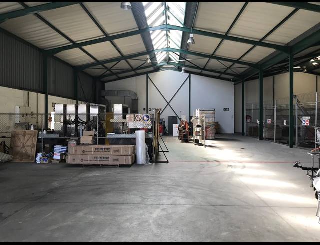 1,260M² FACTORY TO LET IN PAROW INDUSTRIAL